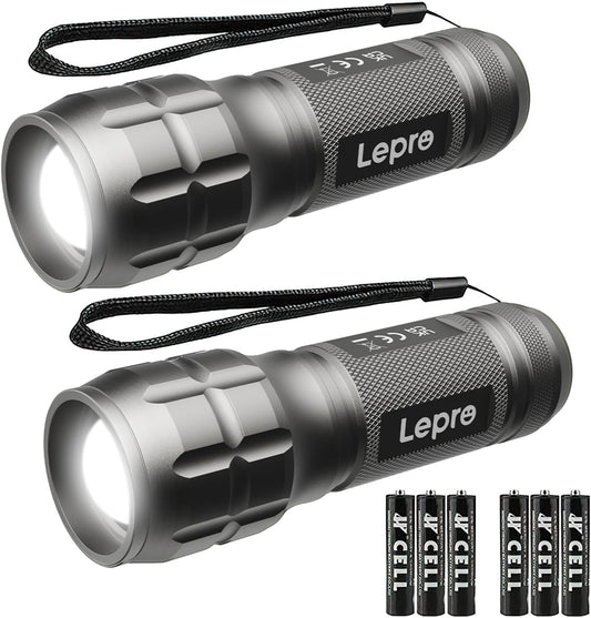 LED 懐中電灯 フラッシュライト ハンディライト 高輝度チップ搭載 ズーム調節 軽量 小型 電池式 単四電池付き 防災 停電対策 緊急用 キャンプ 登山 夜釣り グレー 2個入り (1200012-A-2)