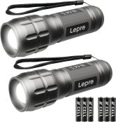 LED 懐中電灯 フラッシュライト ハンディライト 高輝度チップ搭載 ズーム調節 軽量 小型 電池式 単四電池付き 防災 停電対策 緊急用 キャンプ 登山 夜釣り グレー 2個入り (1200012-A-2)